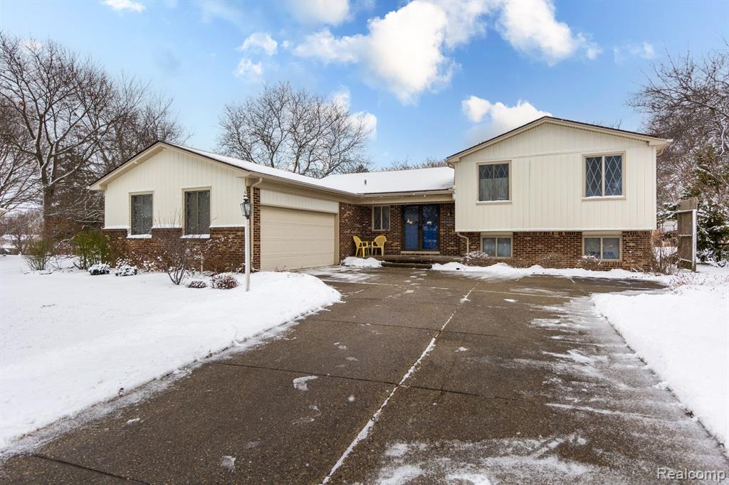 573 Lockmoore Court Rochester Hills, MI 48307 - Photo 2 of 59