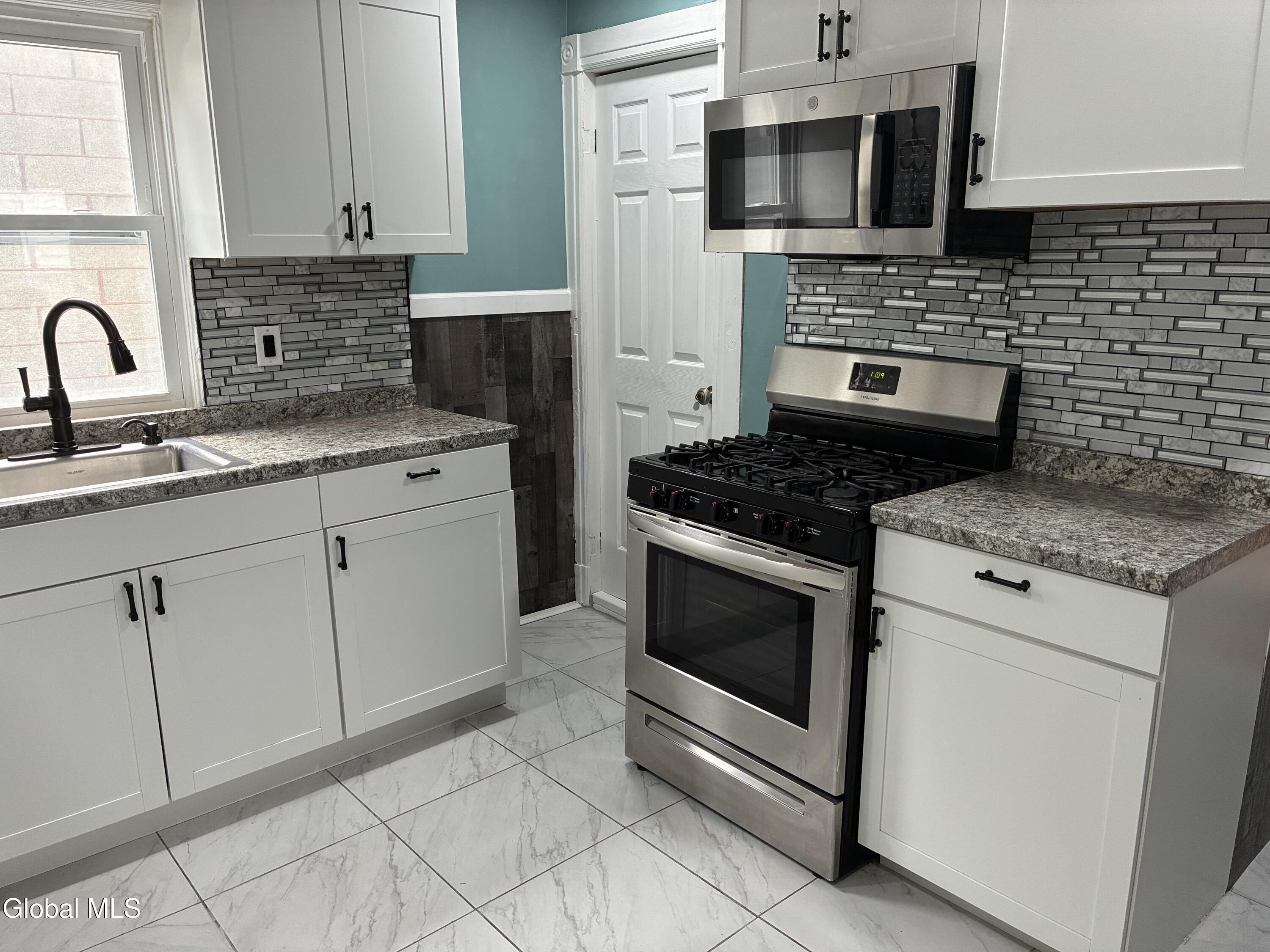 963 Maple Avenue Schenectady, NY 12307 - Photo 15 of 40 IMG_7862 (1)