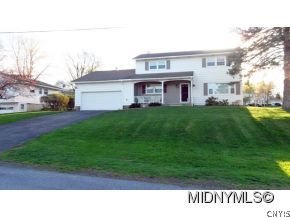 11 Regency Road New Hartford, NY 13413 - Photo 1 of 15