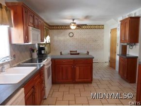 11 Regency Road New Hartford, NY 13413 - Photo 8 of 15