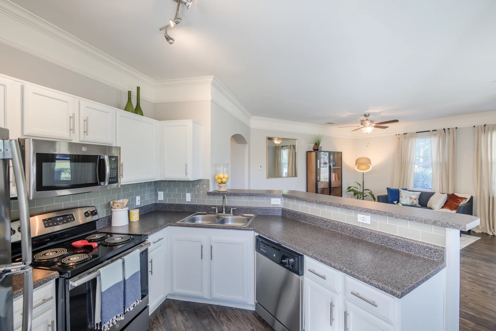 12101 Dessau Road, Unit 309 Austin, TX 78754 - Photo 14 of 21 Enjoy up to 6 WEEKS FREE on all 1-bedroom homes and up to 4 WEEKS FREE on select 2- and 3-bedroom homes!
