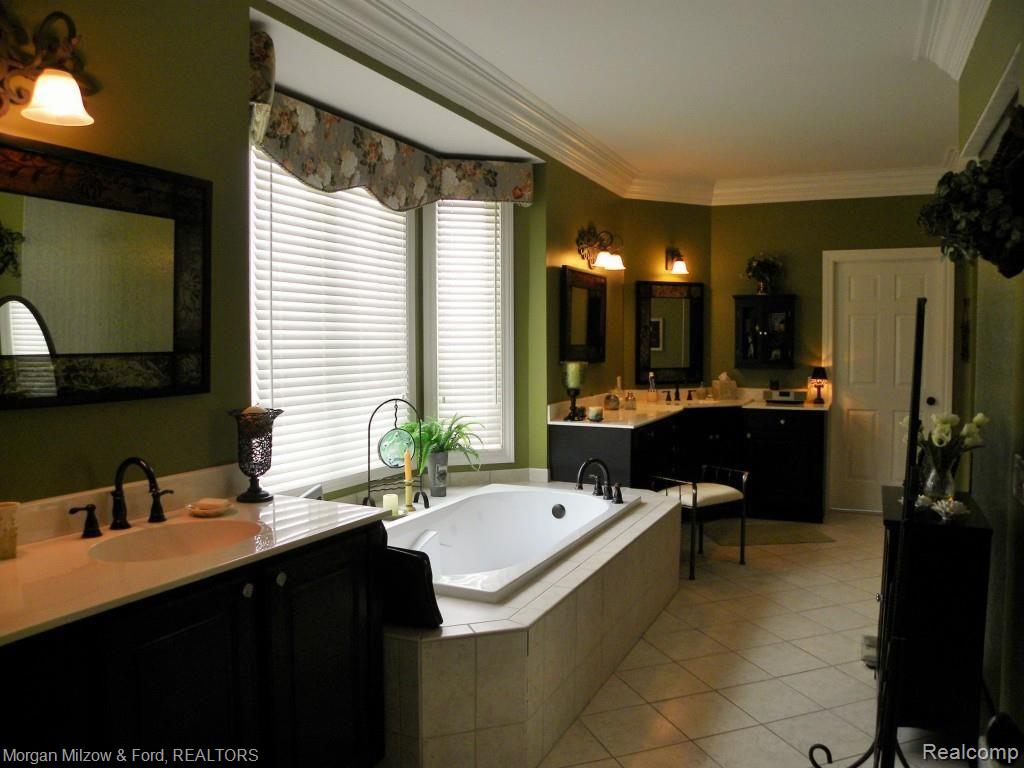 4687 Oakhurst Ridge Road, Unit 232 Clarkston, MI 48348 - Photo 18 of 29 Oakhurst (18).jpg