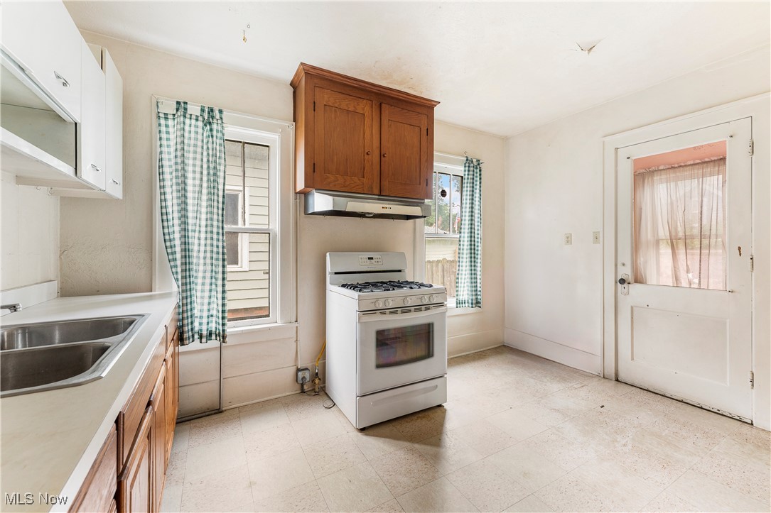 827 Amherst Road Northeast Massillon, OH 44646 - Photo 18 of 35 Gallery Image 18