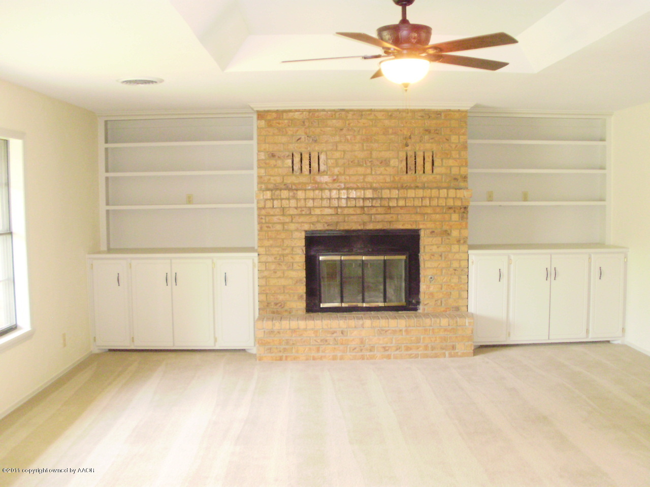 8701 Circle Drive Amarillo, TX 79110 - Photo 2 of 19 Living Room