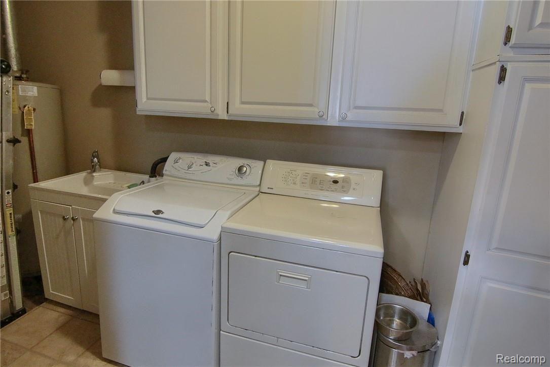 10175 Groh Road Grosse Ile, MI 48138 - Photo 31 of 39 18-Laundry Room.jpg