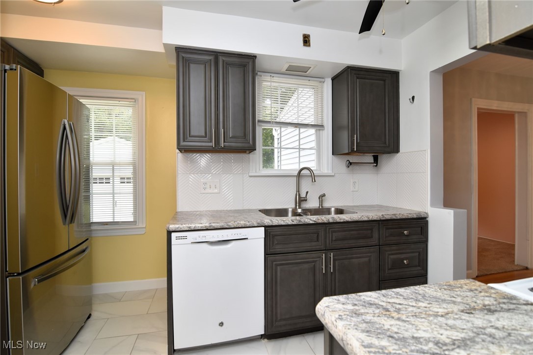 2512 Princeton Road Cleveland, OH 44118 - Photo 9 of 28