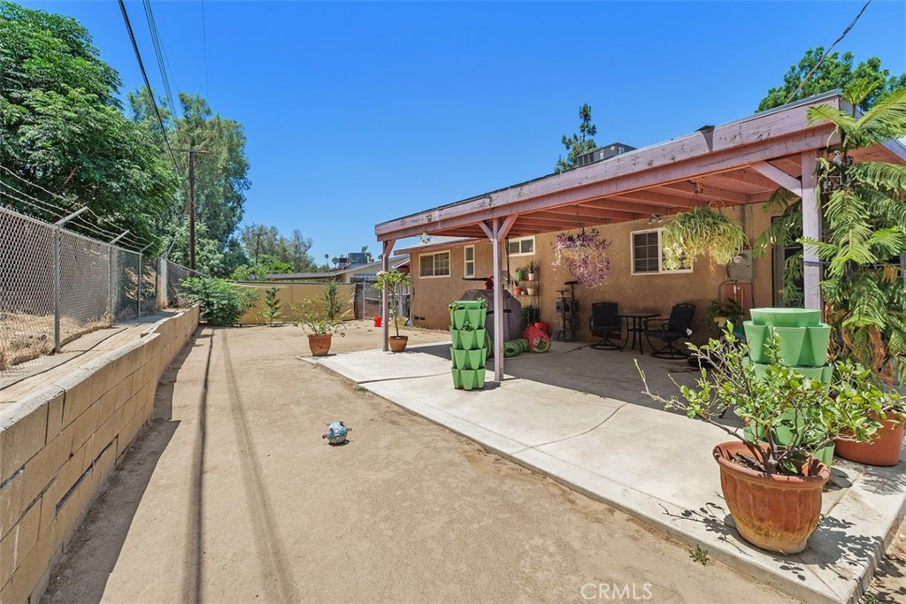 3818 Ogden Way Riverside, CA 92501 - Photo 17 of 28