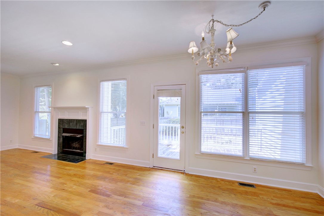 112 Newfield Street St. Simons Island, GA 31522 - Photo 15 of 35 Living area