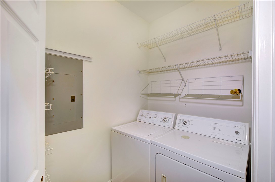 112 Newfield Street St. Simons Island, GA 31522 - Photo 20 of 35 Laundry room
