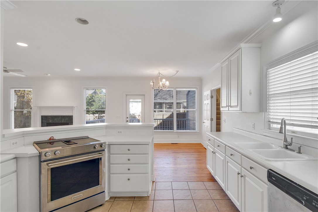 112 Newfield Street St. Simons Island, GA 31522 - Photo 8 of 35 Kitchen