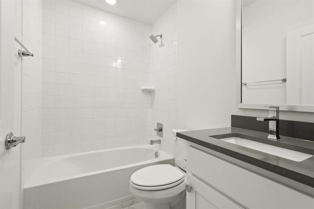 8513 Del Rio Trail Wylie, TX 75098 - Photo 21 of 34 025-8513DelRioTrail-Rowlett-TX-75089-Bathroom2.jpg-SMALL