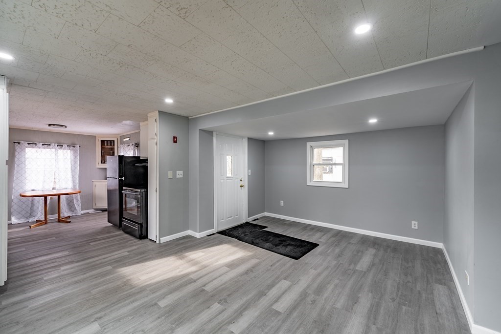 76 Pioneer Way Springfield, MA 01119 - Photo 1 of 14 Gallery Image 1