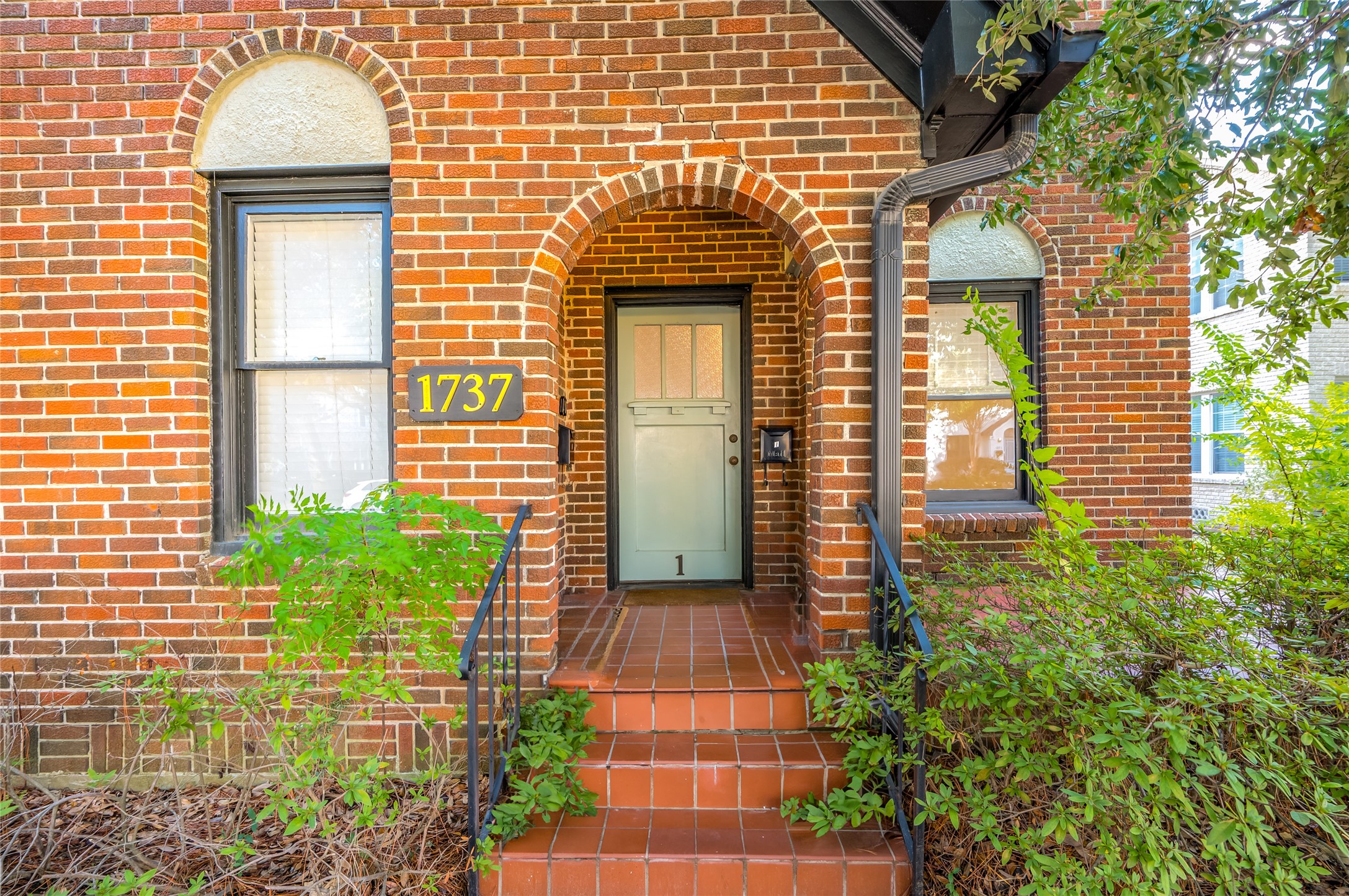 1737 Albans Road, Unit 1 Houston, TX 77005 - Photo 19 of 20 a view of entrance of the house