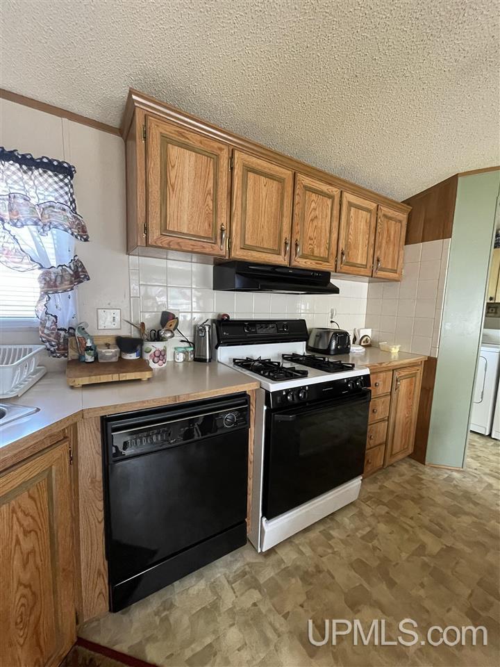 2722 South Hill Road Gladstone, MI 49837 - Photo 3 of 30