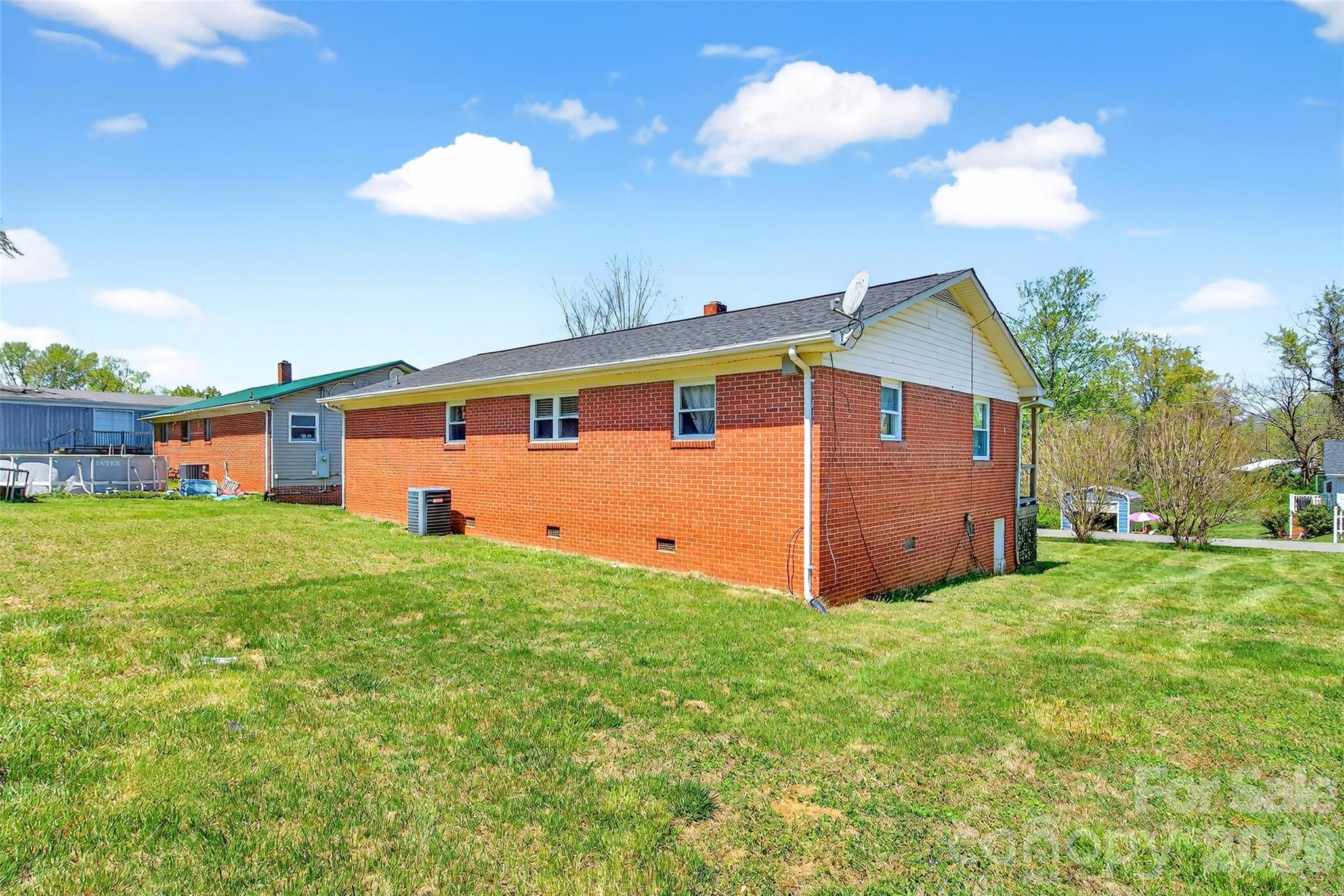 85 Bostic Street Marion, NC 28752 - Photo 4 of 31