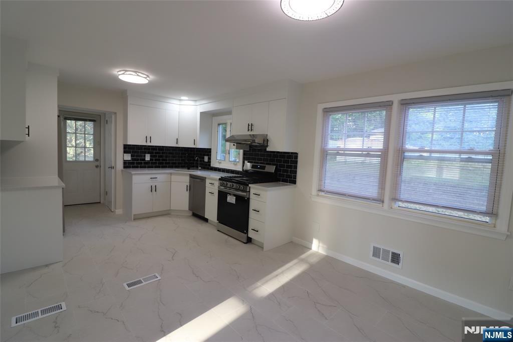387 Gilbert Street Ridgewood, NJ 07450 - Photo 4 of 14 Gallery Image 4