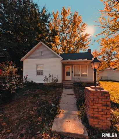 $90,000 | 944 East Walnut Street, Canton, IL 61520