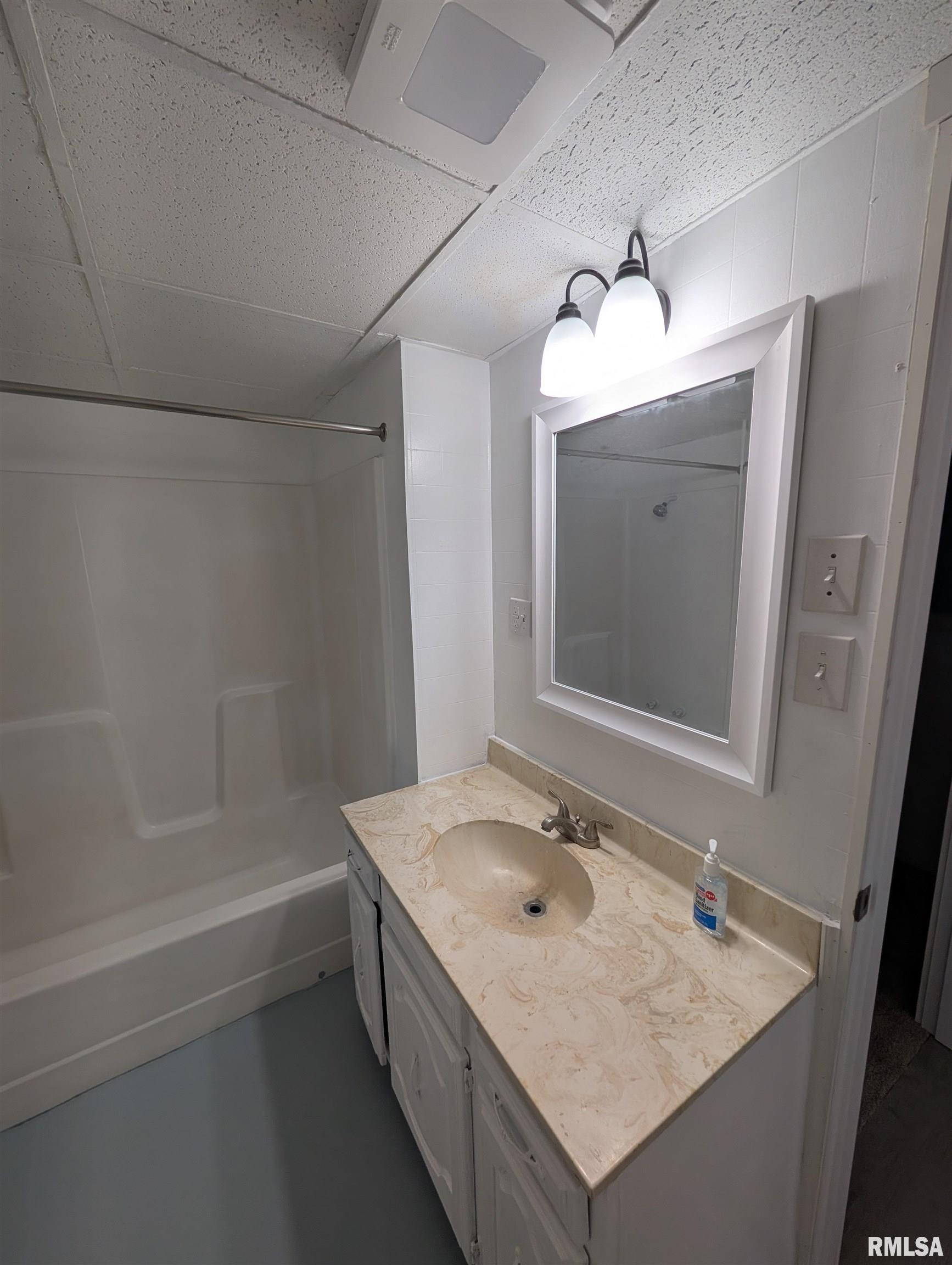 944 East Walnut Street Canton, IL 61520 - Photo 18 of 48