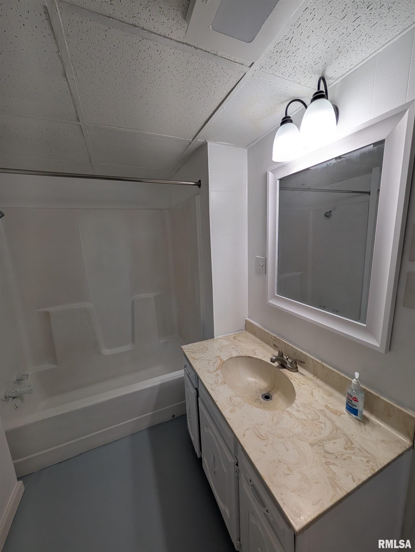 944 East Walnut Street Canton, IL 61520 - Photo 19 of 48