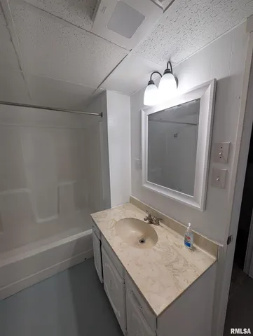 $90,000 | 944 East Walnut Street, Canton, IL 61520