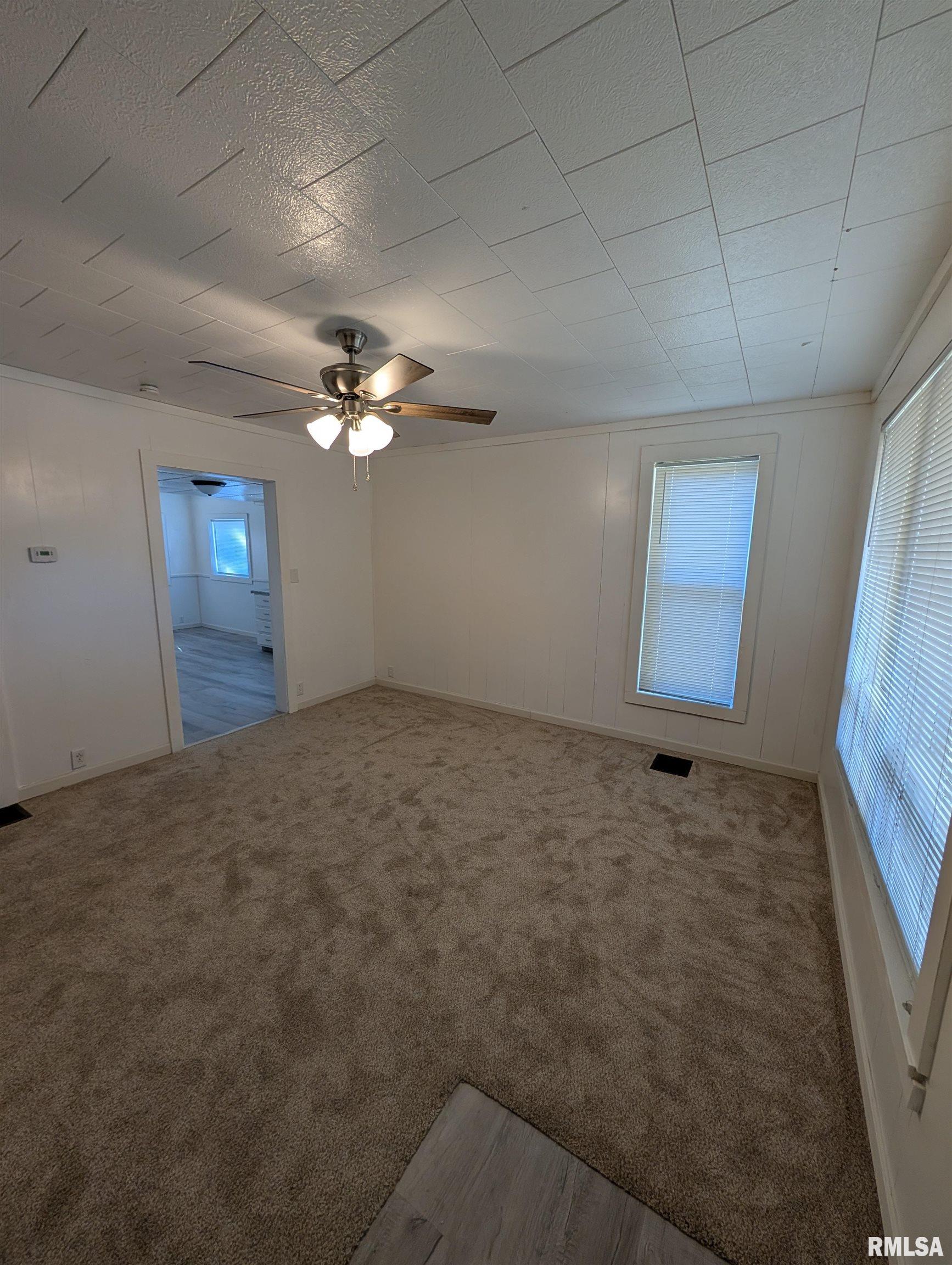 944 East Walnut Street Canton, IL 61520 - Photo 3 of 48