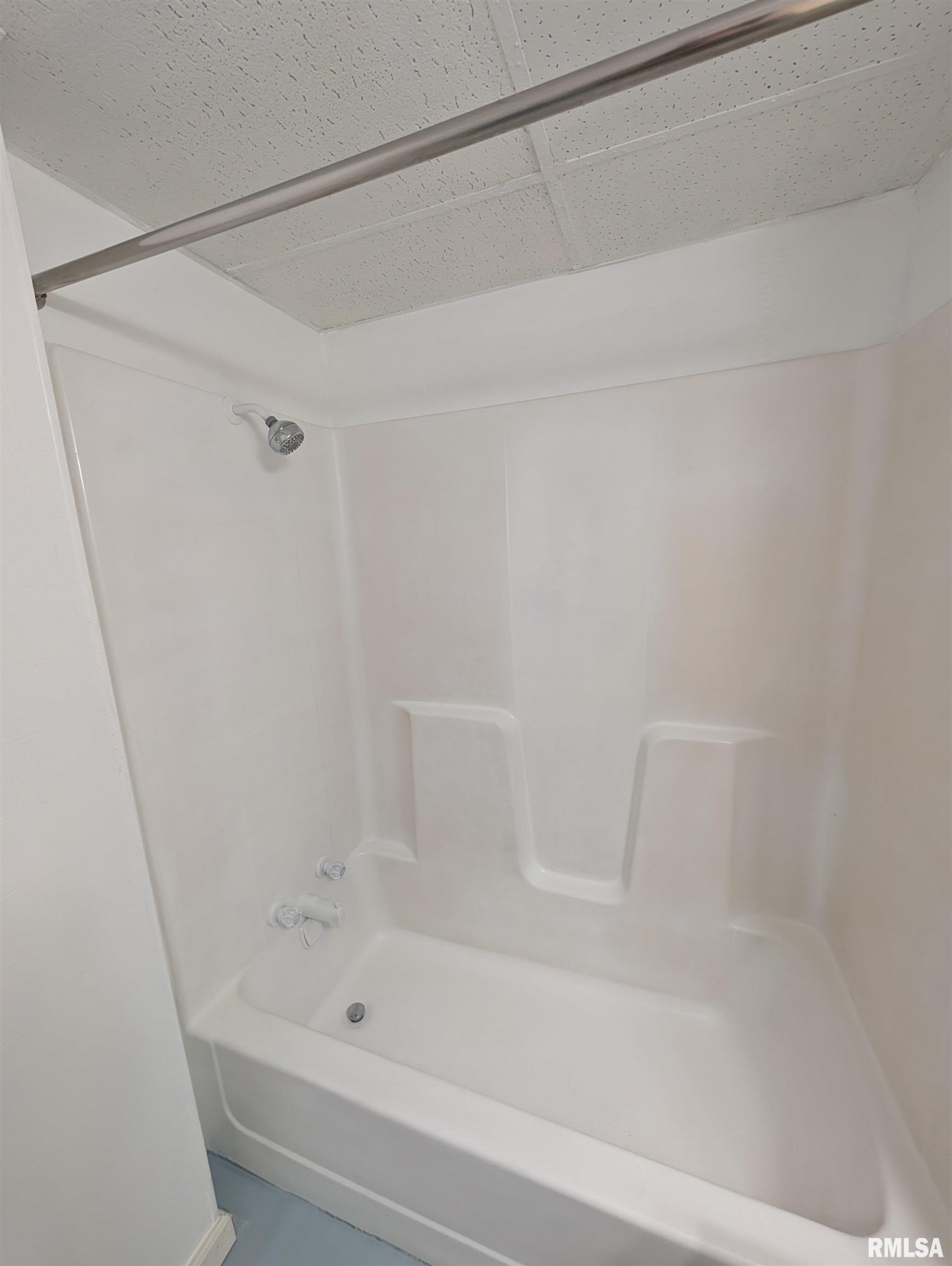 944 East Walnut Street Canton, IL 61520 - Photo 39 of 48