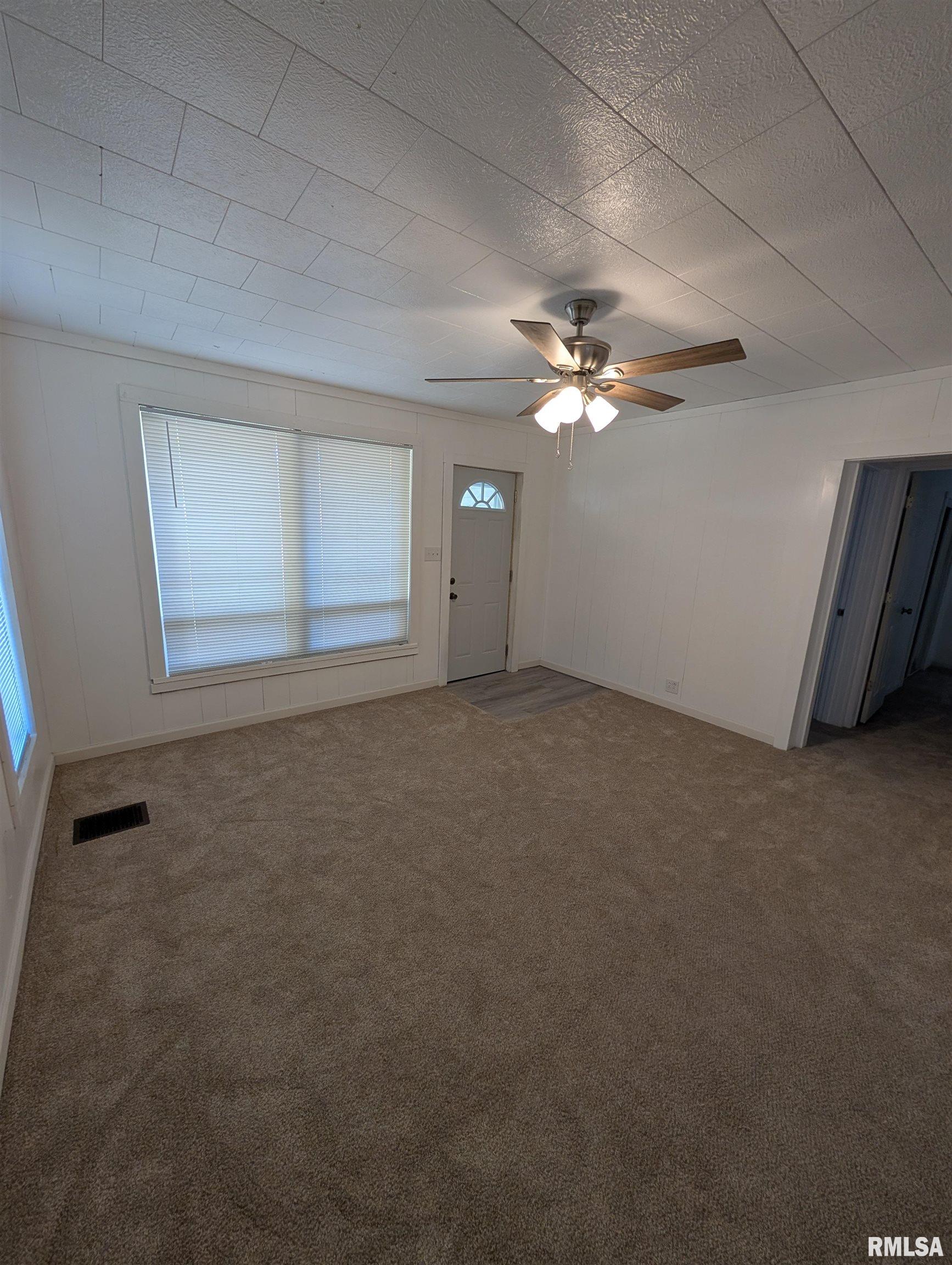 944 East Walnut Street Canton, IL 61520 - Photo 4 of 48