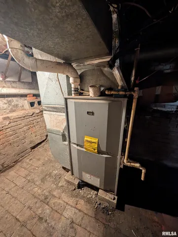 $90,000 | 944 East Walnut Street, Canton, IL 61520