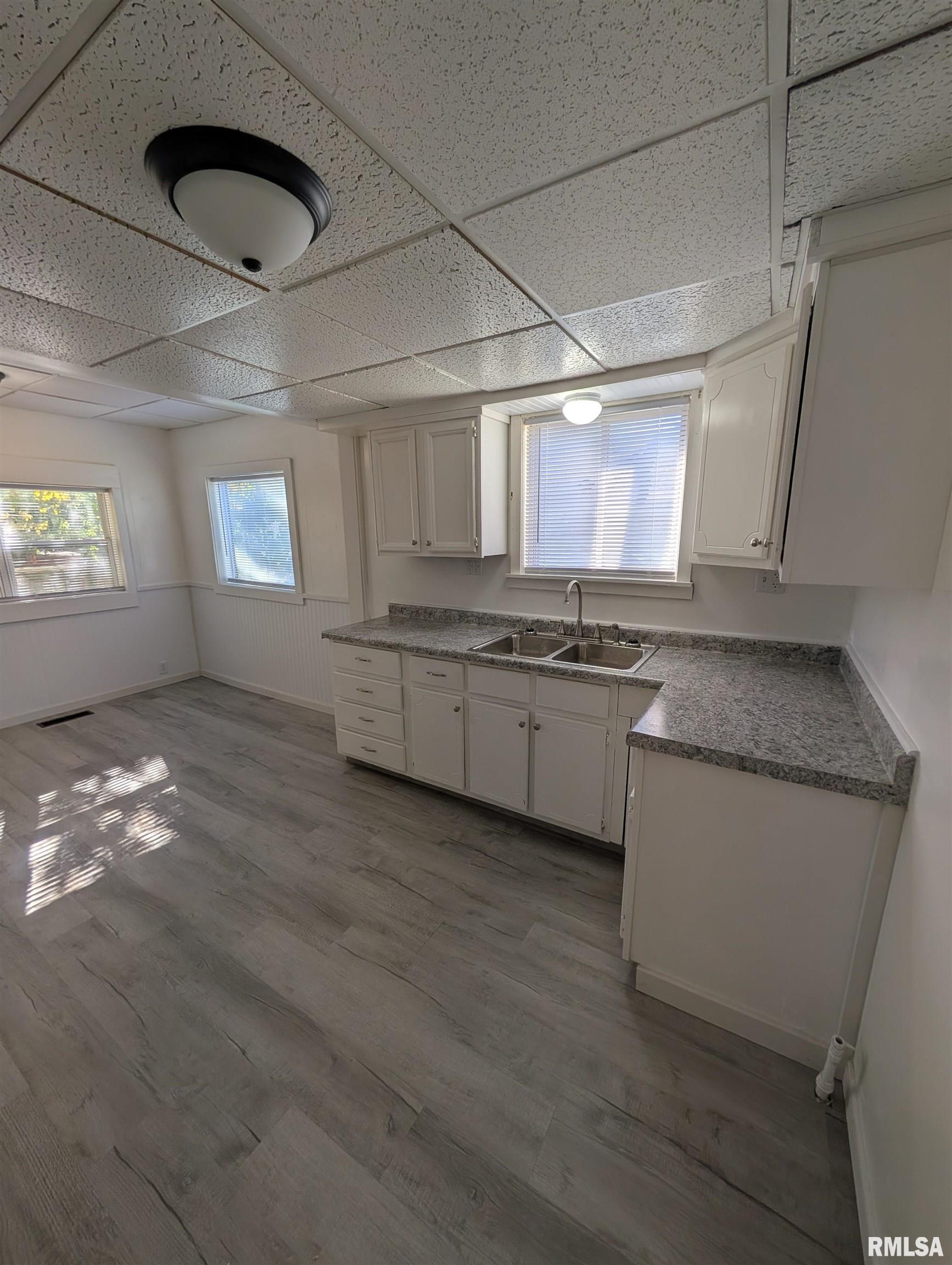 944 East Walnut Street Canton, IL 61520 - Photo 8 of 48