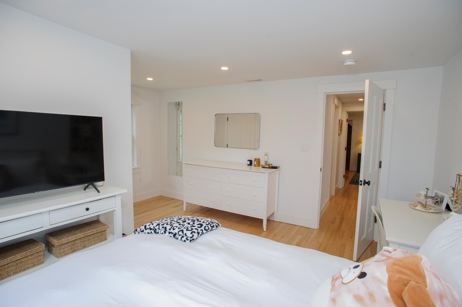 31 North Street Edgartown, MA 02539 - Photo 31 of 49 a bedroom with a bed and a flat screen tv