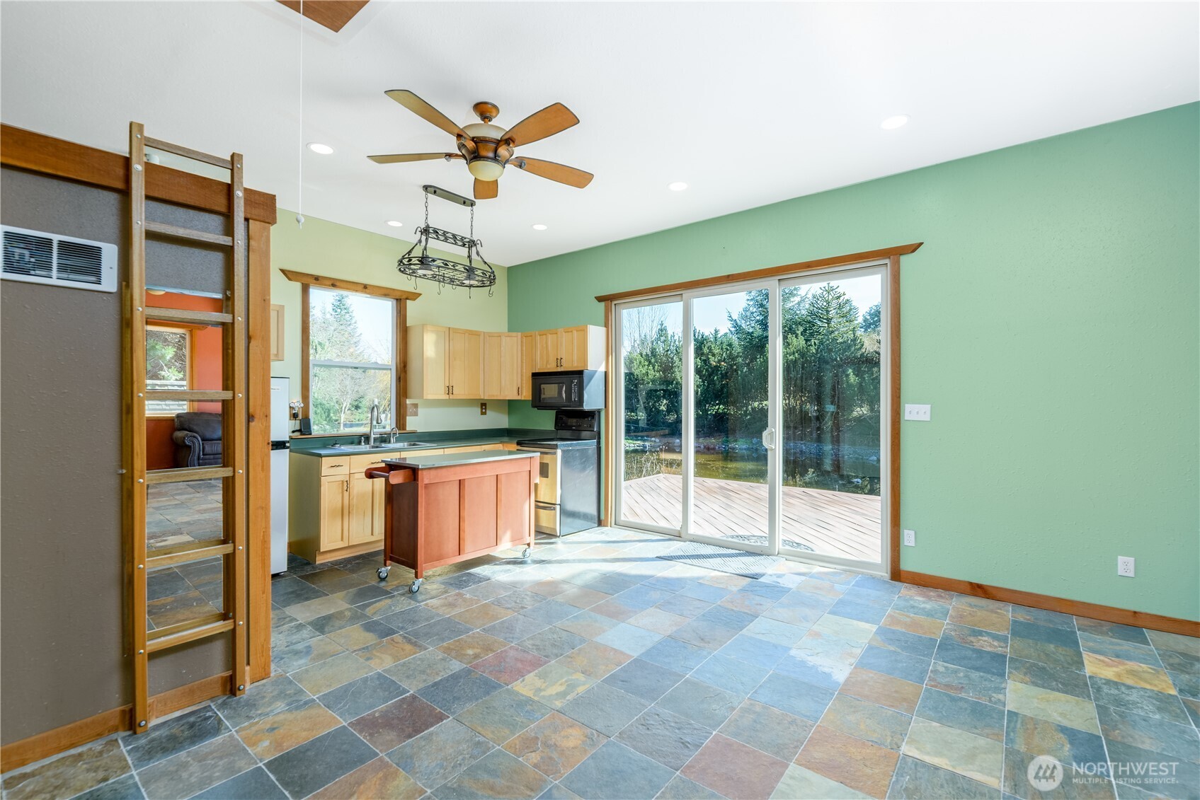 51 Gunn Road Port Angeles, WA 98362 - Photo 6 of 40 Gallery Image 6