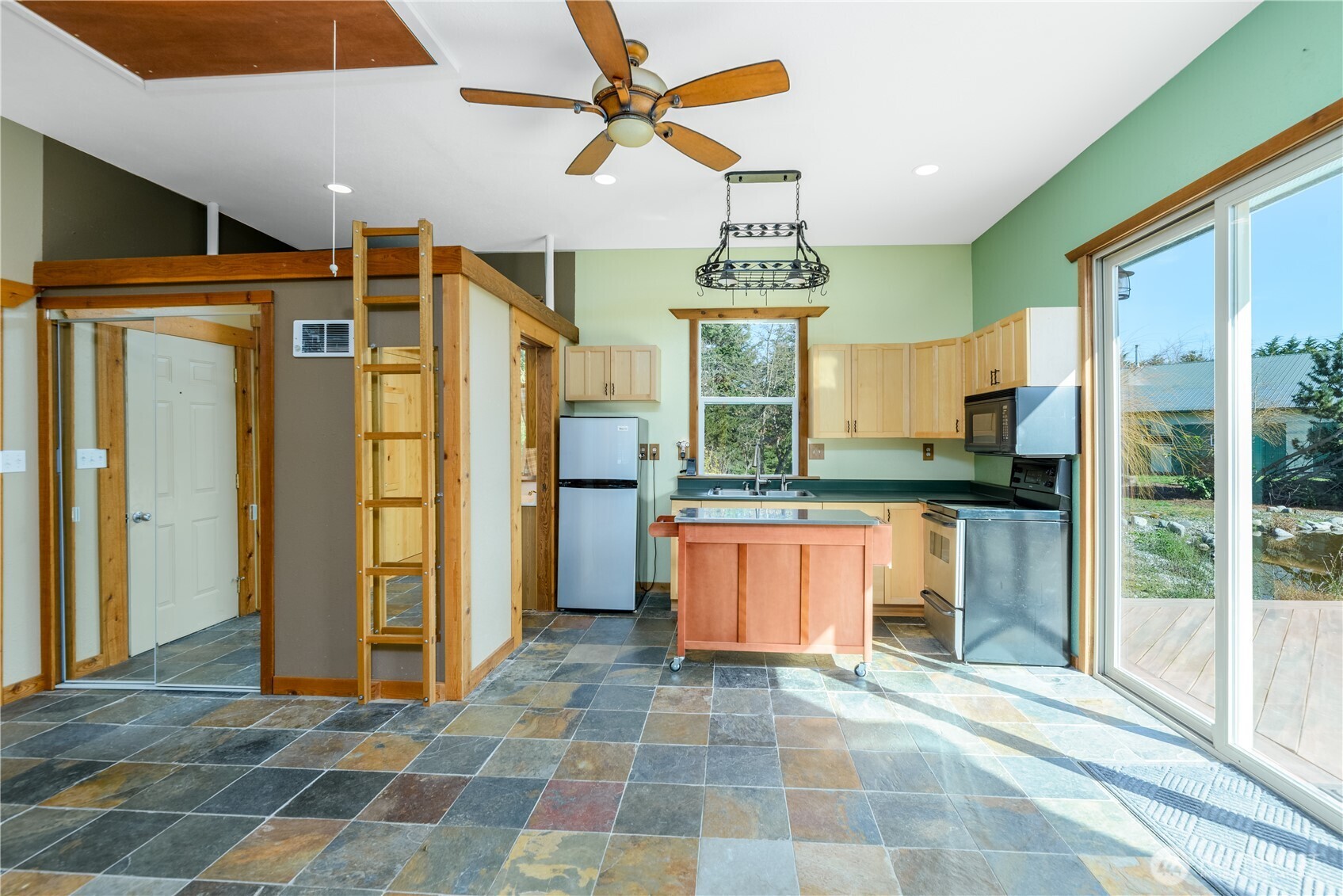 51 Gunn Road Port Angeles, WA 98362 - Photo 7 of 40 Gallery Image 7