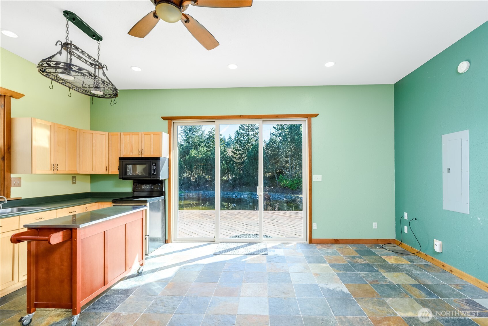 51 Gunn Road Port Angeles, WA 98362 - Photo 8 of 40 Gallery Image 8