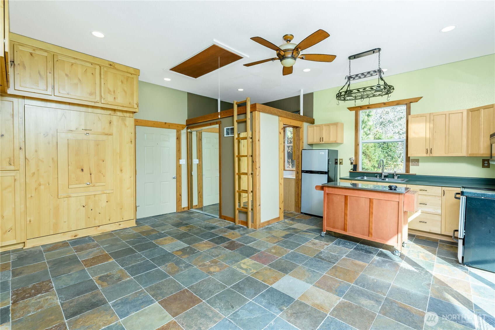 51 Gunn Road Port Angeles, WA 98362 - Photo 10 of 40 Gallery Image 10