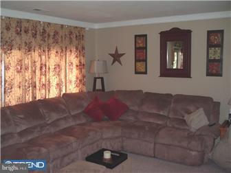 160 Terrace Road Levittown, PA 19056 - Photo 2 of 9