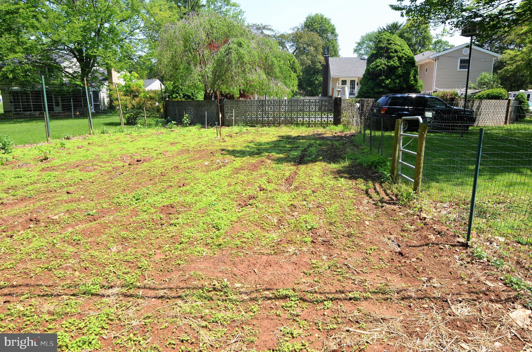 820 Petem Road Kingsville, MD 21087 - Photo 8 of 30 a view of a backyard