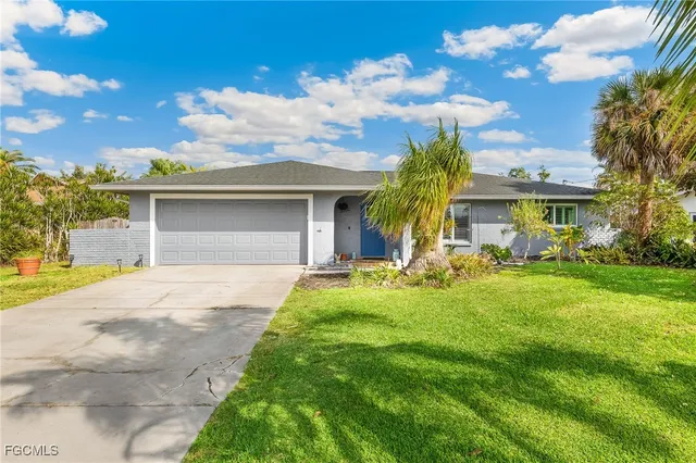 $319,000 | 3813 Southeast 10th Avenue, Cape Coral, FL 33904