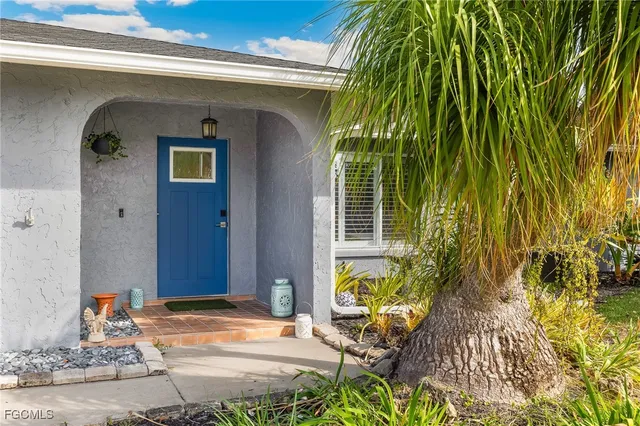$319,000 | 3813 Southeast 10th Avenue, Cape Coral, FL 33904