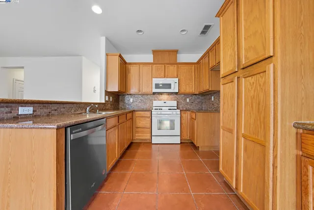 $499,000 | 775 Sweetwood Lane, Patterson, CA 95363