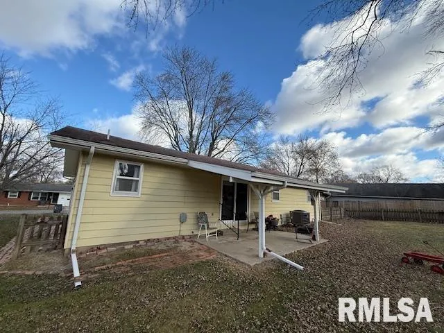 $75,000 | 105 Honey Lane, Colchester, IL 62326