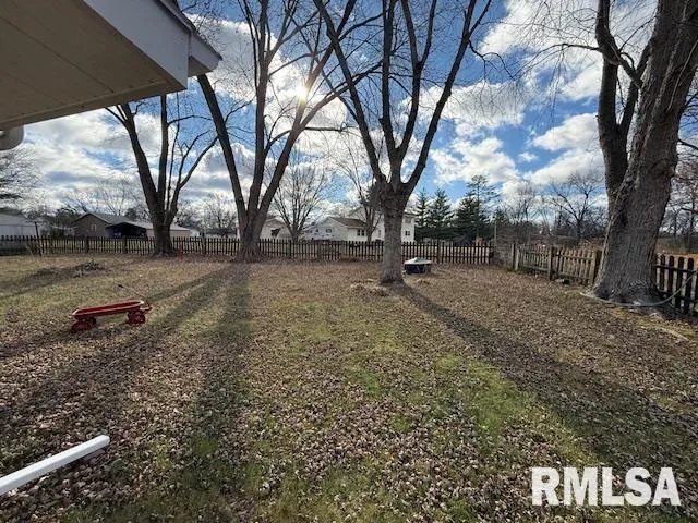 $75,000 | 105 Honey Lane, Colchester, IL 62326