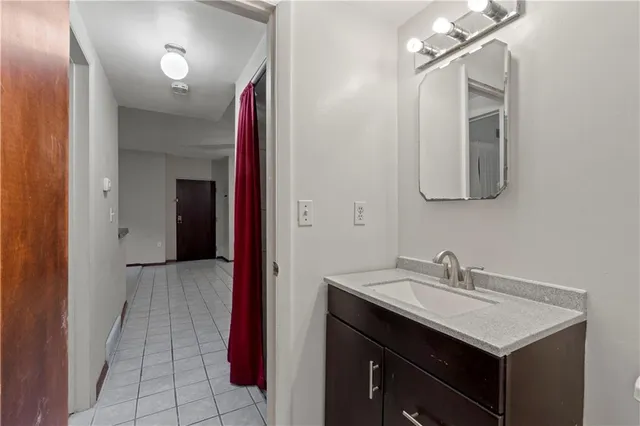 a en suite bathroom with a sink vanity and mirror