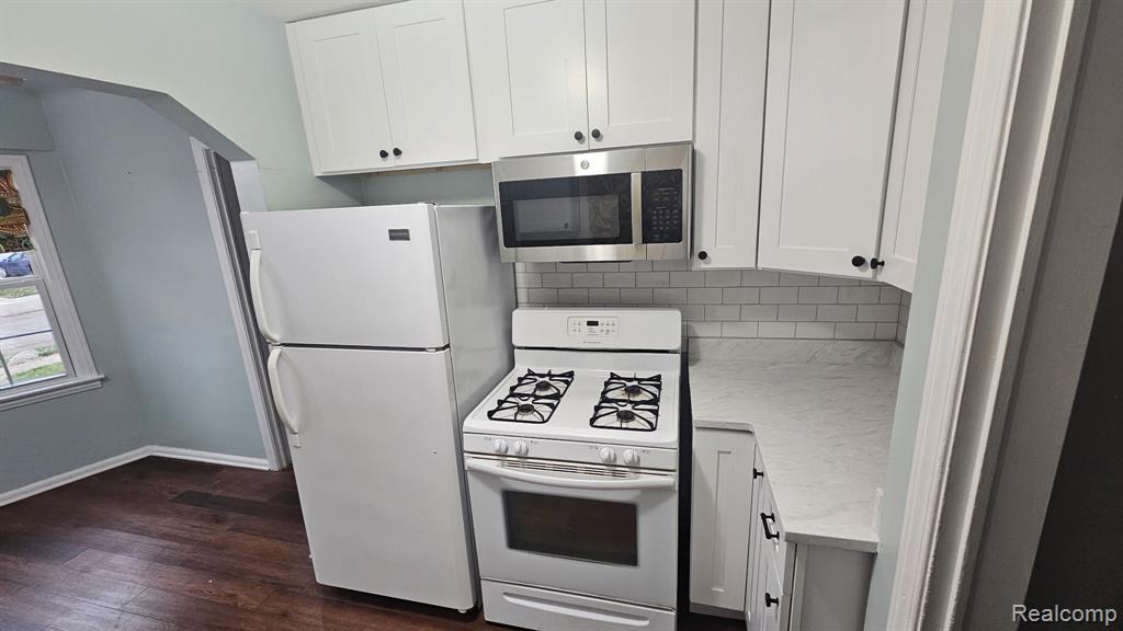 2259 Cambridge Road Berkley, MI 48072 - Photo 5 of 20