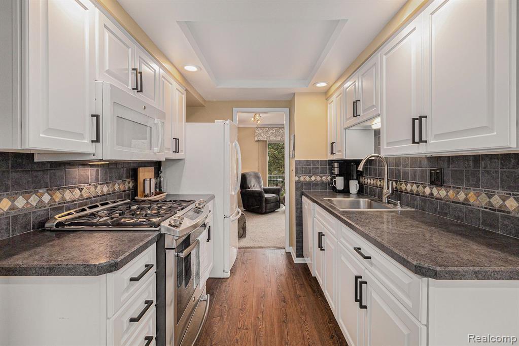 786 Oak Brook Ridge Drive Rochester Hills, MI 48307 - Photo 8 of 31