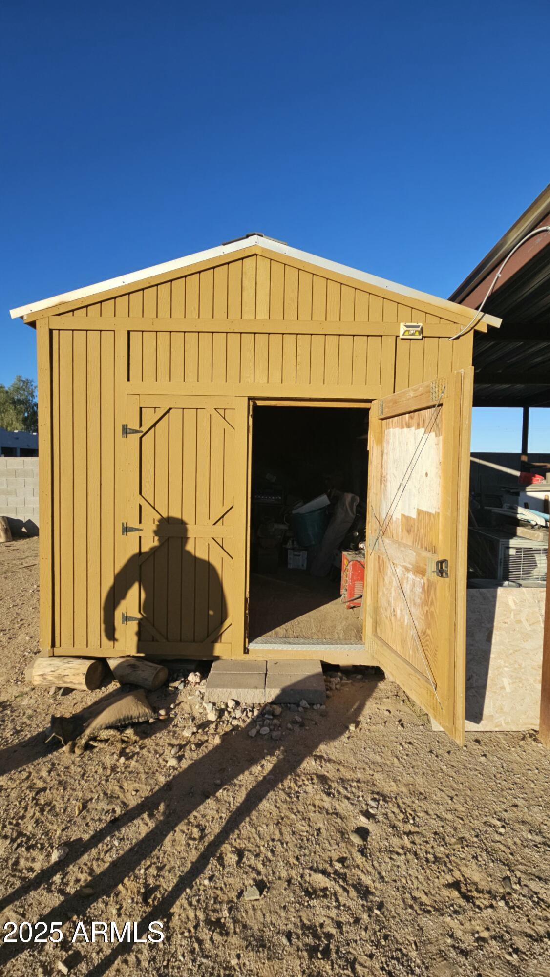 33340 West Lower Buckeye Road Tonopah, AZ 85354 - Photo 8 of 28 a view of a backyard of a house