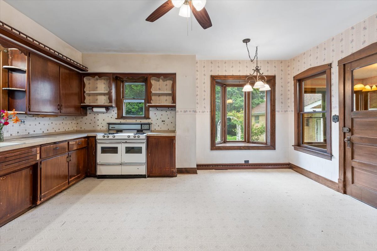 6317 Kirschoff Road Rosemont, IL 60018 - Photo 3 of 21