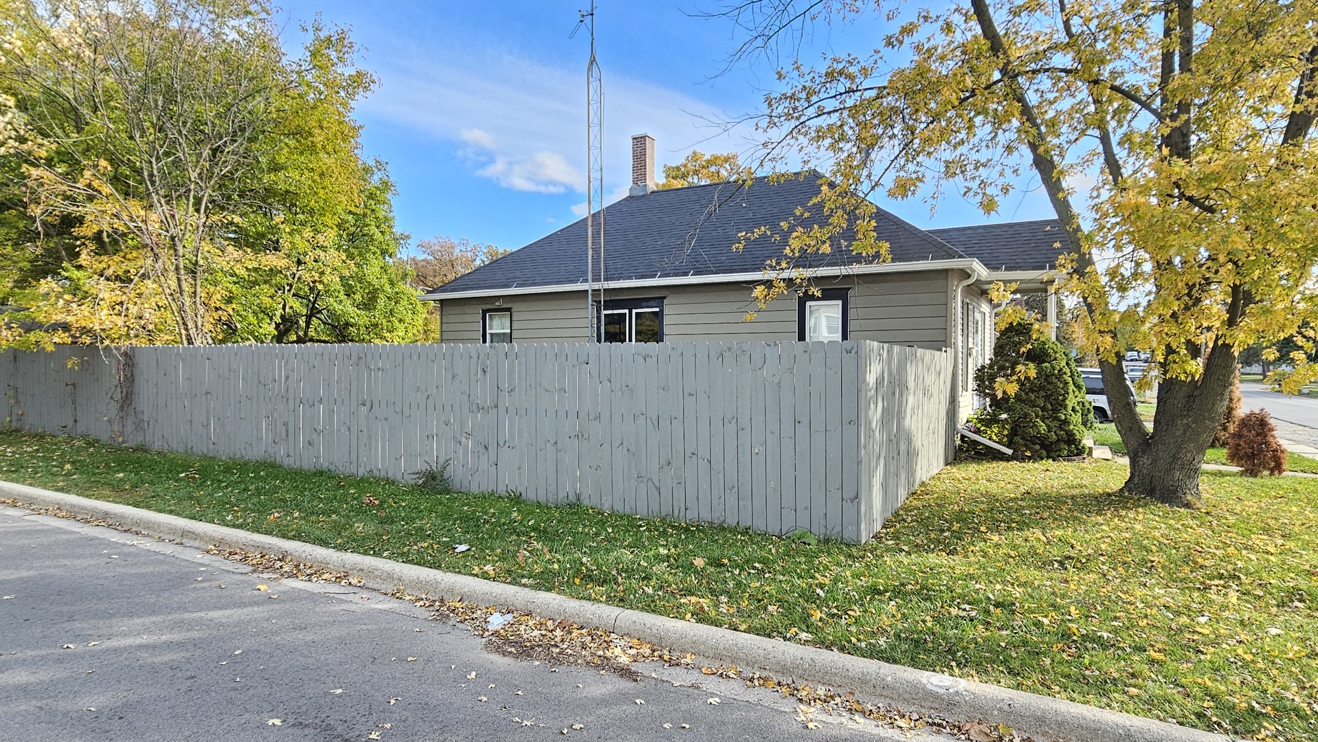 426 North Hebbard Street Joliet, IL 60432 - Photo 2 of 42 front view of a house with a yard