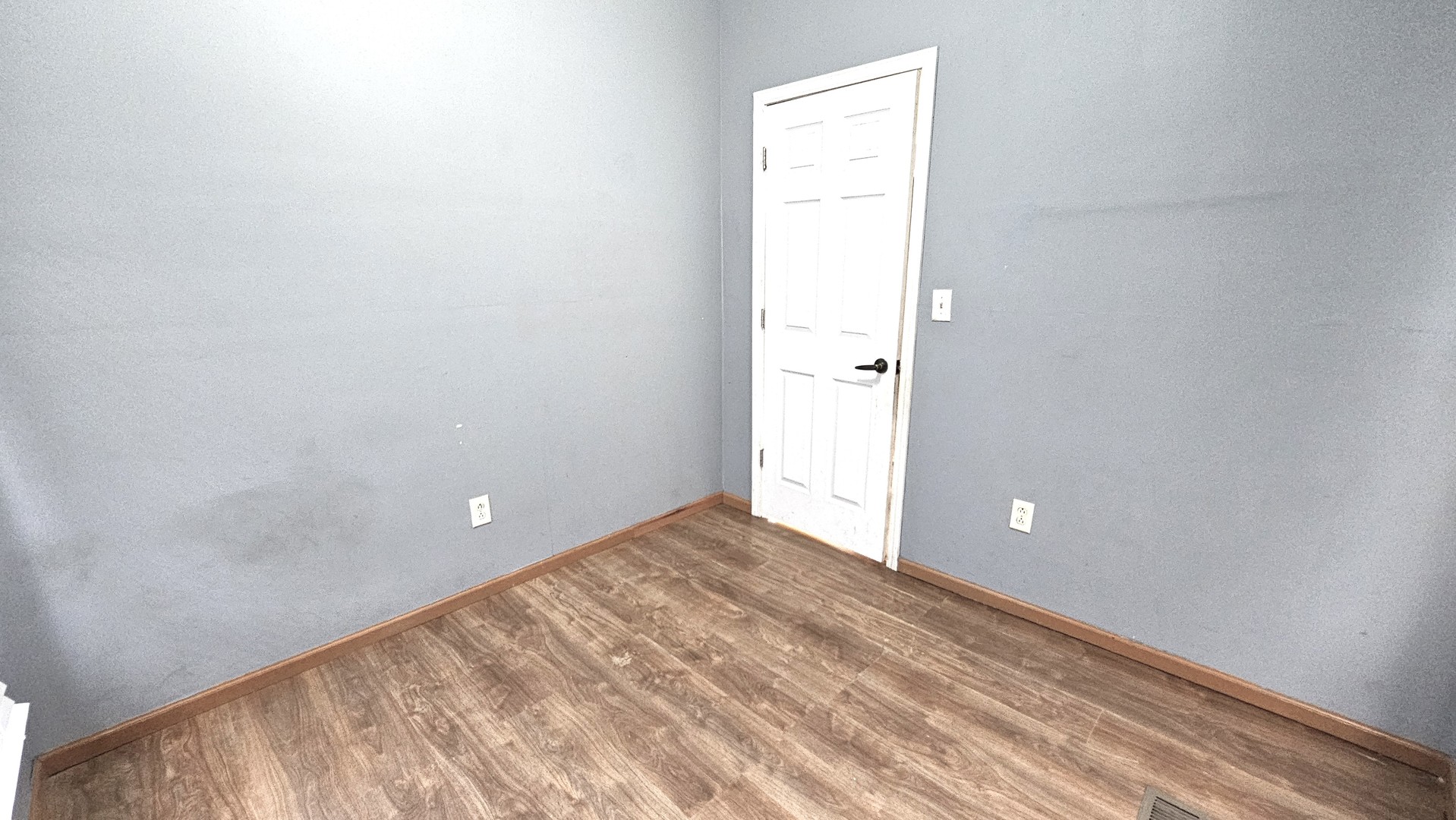 426 North Hebbard Street Joliet, IL 60432 - Photo 24 of 42 a view of room