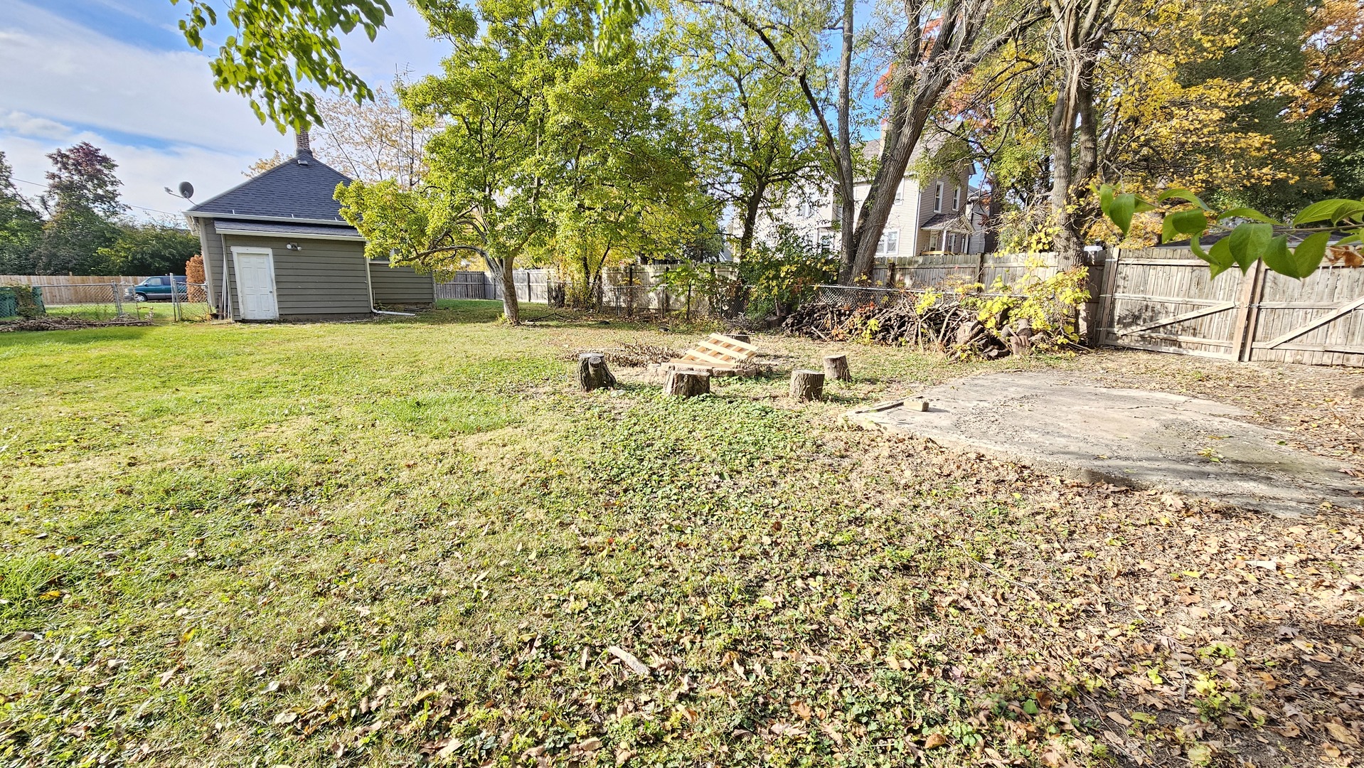 426 North Hebbard Street Joliet, IL 60432 - Photo 39 of 42 a view of a yard with plants and large trees