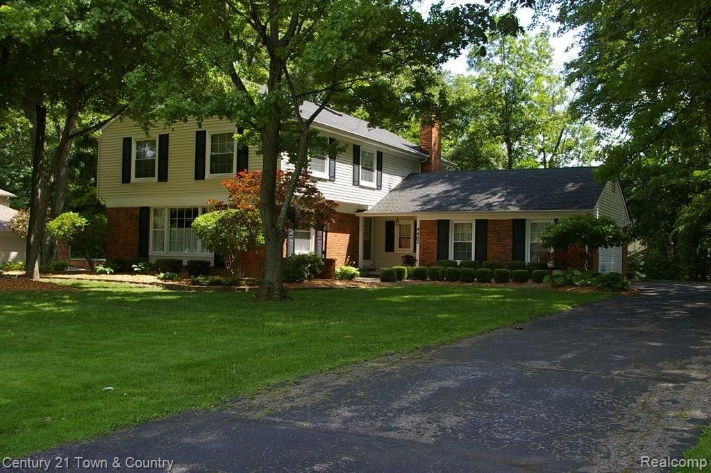 4403 Patrick Road West Bloomfield, MI 48322 - Photo 19 of 23 FRONT EXTERIOR.